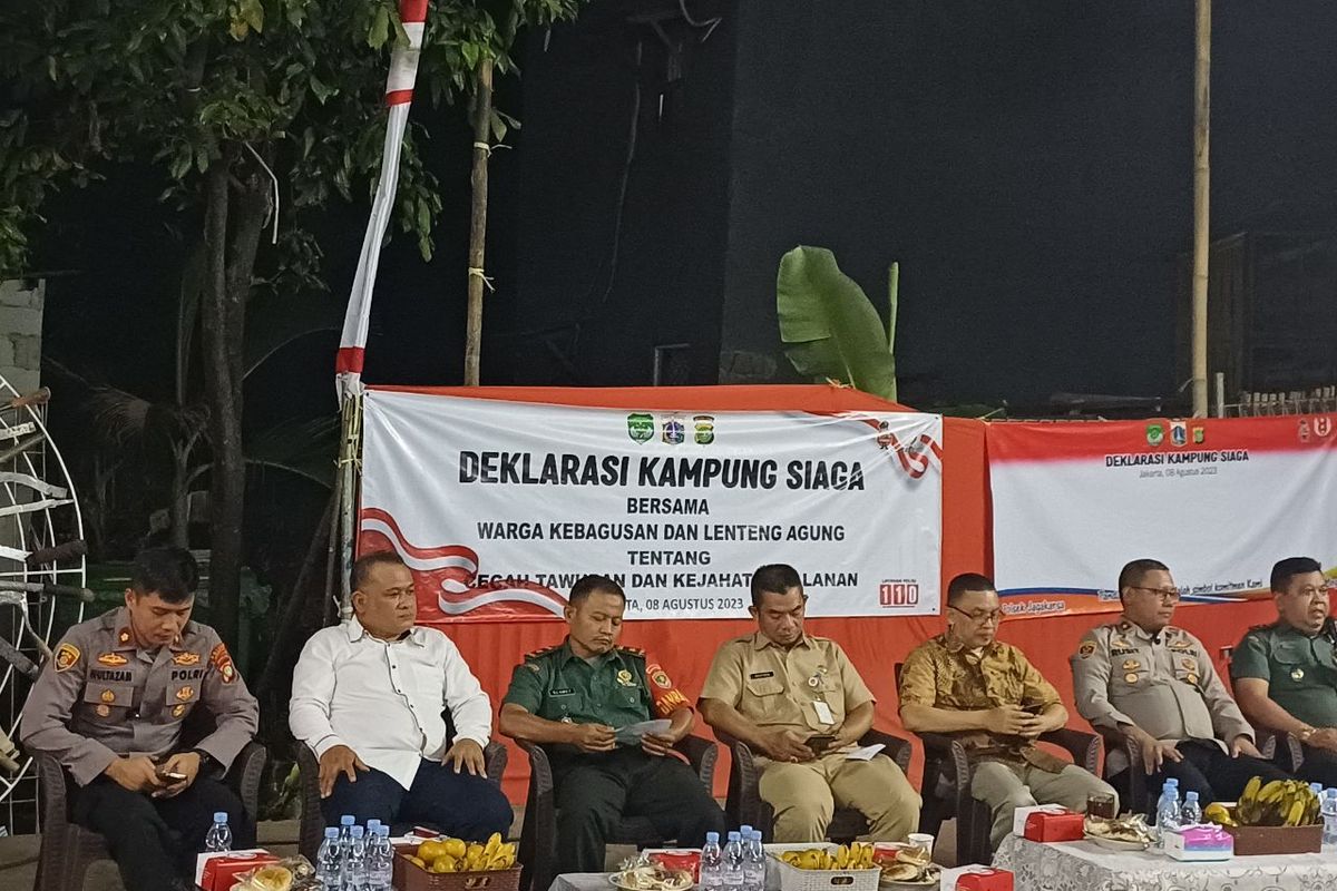Warga Kelurahan Kebagusan dan Lenteng Agung di Jakarta Selatan mendeklarasikan Kampung Siaga untuk mencegah tawuran hingga kejahatan jalanan, Selasa (8/8/2023).