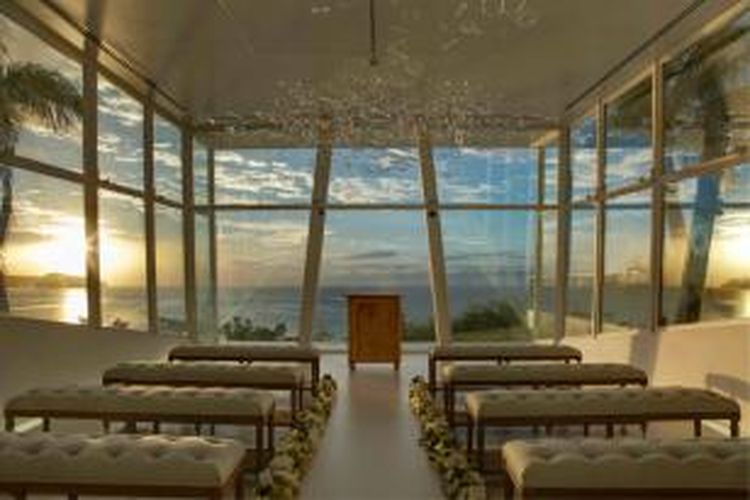 Coral Reef Chapel di Guam, daerah teritori Amerika Serikat. Kapel cantik ini menawarkan pemandangan luar biasa bagi pasangan yang ingin menikah dengan pemandangan alam istimewa.