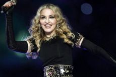 Koleksi Baju Madonna Laku Rp 61 Miliar