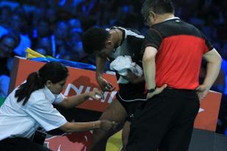 Tommy Sugiarto mengalami masalah dengan paha saat menghadapi Chen Long di semifinal Kejuaraan Dunia 