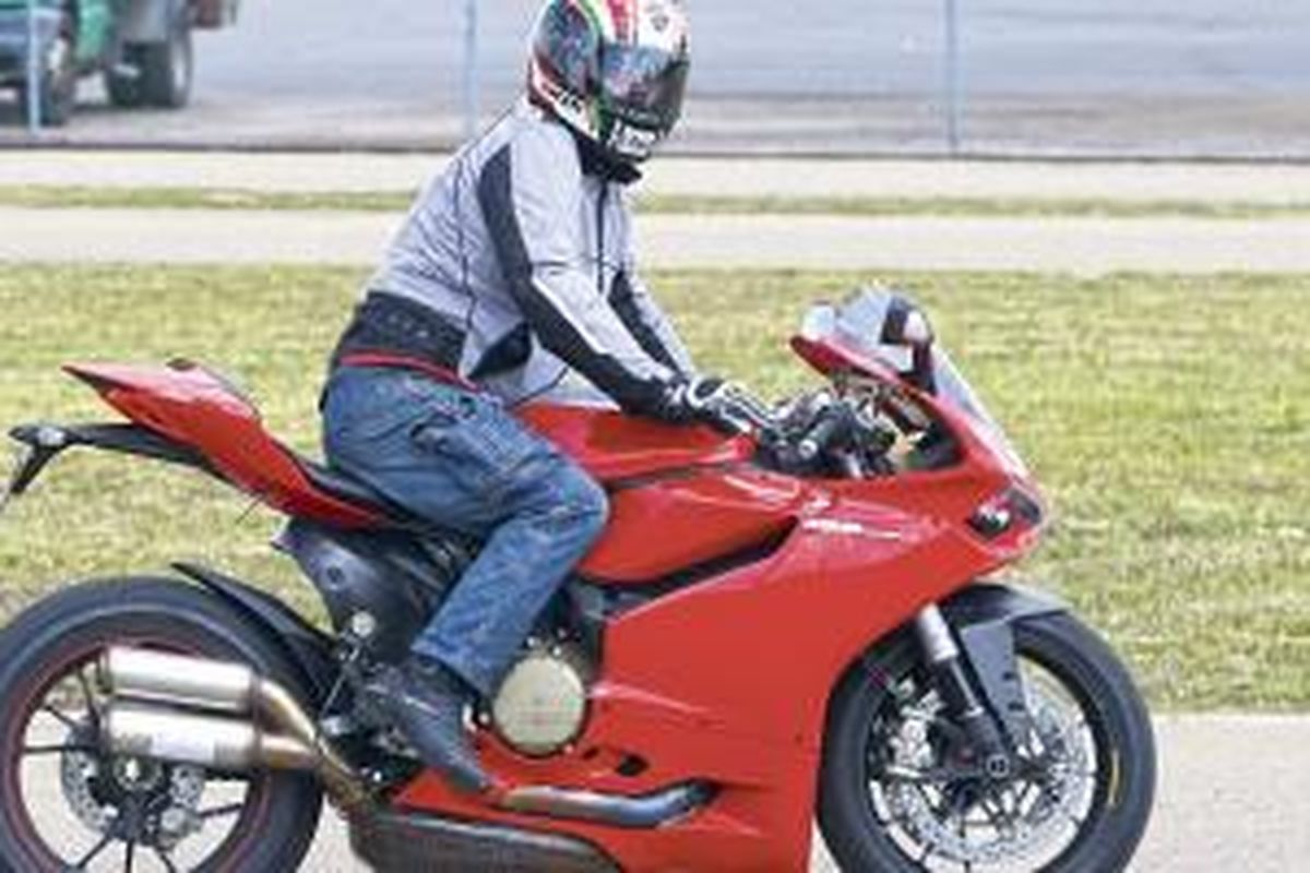 Ducati Panigale 1199 dengan knalpot baru