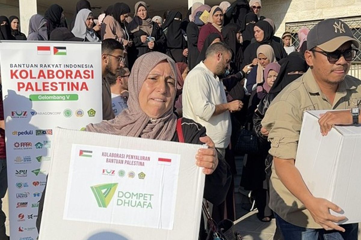 Dompet Dhuafa melalui Forum Zakat (FOZ) bersama sejumlah Lembaga Amil Zakat (LAZ) gabungan, menyalurkan bantuan kemanusiaan gelombang ke-5 sebanyak 880 boks dengan berat total 17,6 ton untuk warga Gaza, Palestina, yang mengungsi di Yordania.