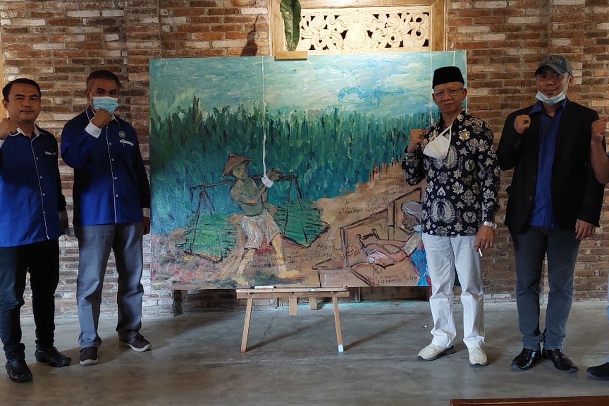 Lukisan yang akan diserahkan kepada Presiden Jokowi dari para buruh rokok. Lukisan itu diberikan ke Jokowi sebagai bentuk protes rencana kenaikan cukai rokok 2022.
