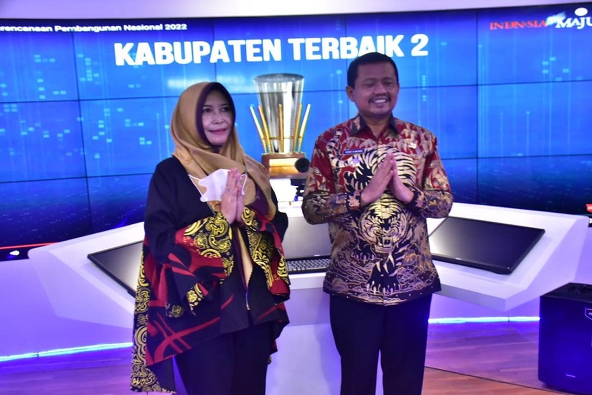 Kabupaten Sumedang meraih penghargaan sebagai kabupaten terbaik kedua nasional.