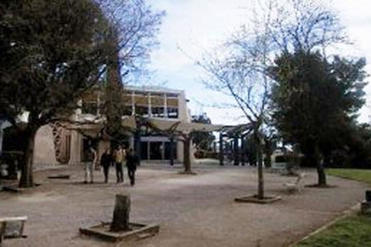 Universitas Paul Valery.