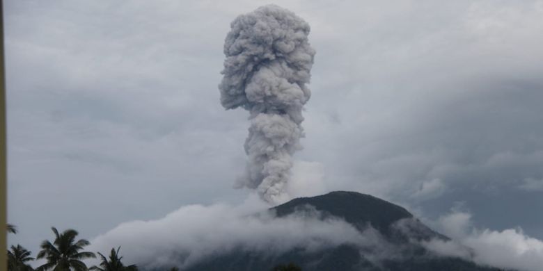 Gunung Ibu di Halmahera Barat Meletus Sabtu (12/01/2019)