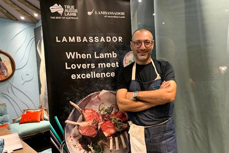 Chef Sezai Zorlu selaku Iron Chef dalam acara Lambassador. 