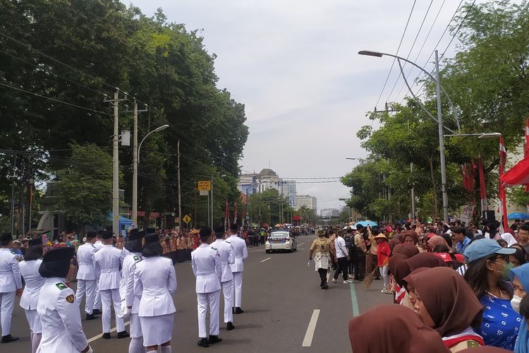 Ribuan warga Kota Semarang tumpah di Jakan Pemuda Semarang menunggu arak-arakan Dugderan