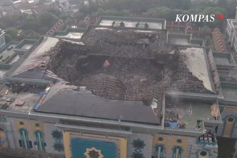 Giant Dome Collapses in Indonesia Mosque Fire