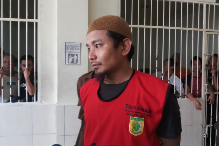 Terdakwa Zul Zivilia atas dugaan kasus kepemilikan dan penyalahgunaan narkoba saat ditemui seusai sidanh tuntutan di Pengadilan Jakarta Utara, Senin (2/12/2019).(KOMPAS.com/BAHARUDIN AL FARISI)