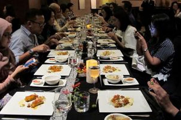 Jamuan makan malam di Pacific Restaurant & Lounge, The Ritz Carlton, Pacific Place, Jakarta, Kamis (30/4/2015).