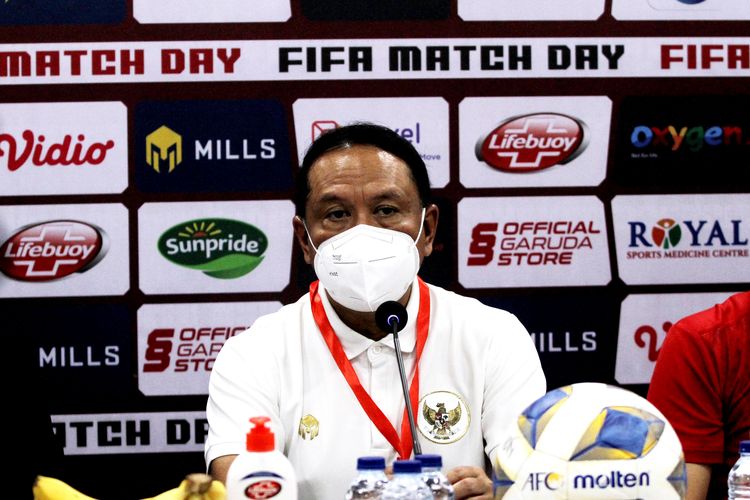 Menteri Pemuda dan Olahraga Zainudin Amali saat preskon jelang pertandingan ujicoba dalam rangka FIFA Matchday yang berakhir dengan skor 0-3 di Stadion Kapten I Wayan Dipta Gianyar, Minggu (30/1/2022) malam. 