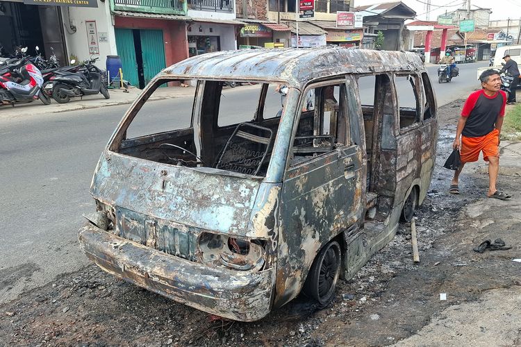 Diduga Korsleting, Angkot di Sukabumi Terbakar, Warga Sempat Dengar Ledakan