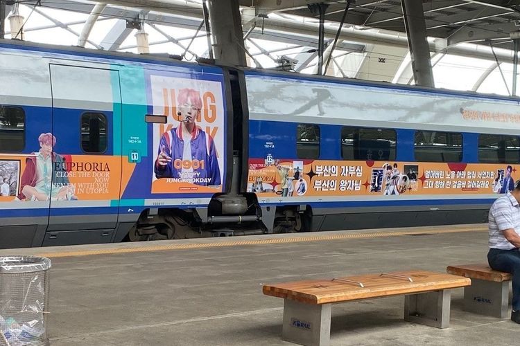 Jungkook BTS Ulang Tahun, Penggemar Pasang Ucapan Selamat di Seluruh Kereta KTX - Kompas.com - KOMPAS.com