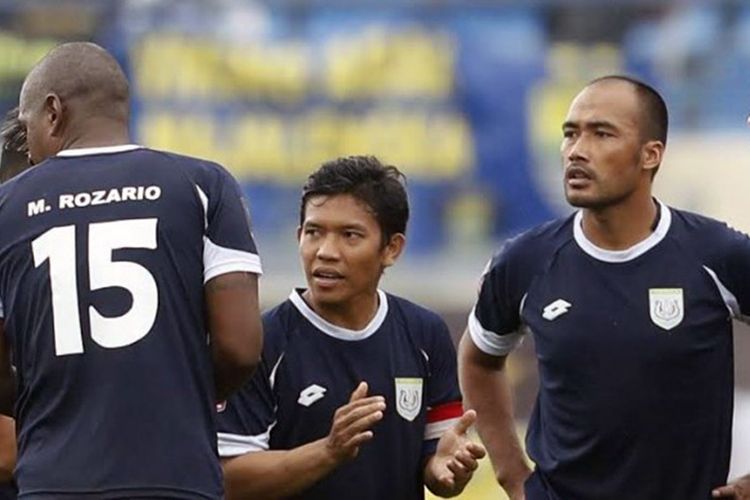 Aang Suparman (kanan) saat masih memperkuat Persela Lamongan.