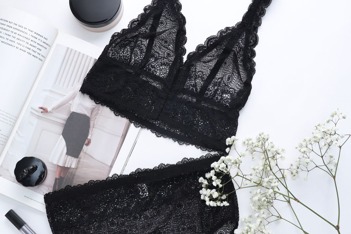 Ira Set dari Booka Lingerie.