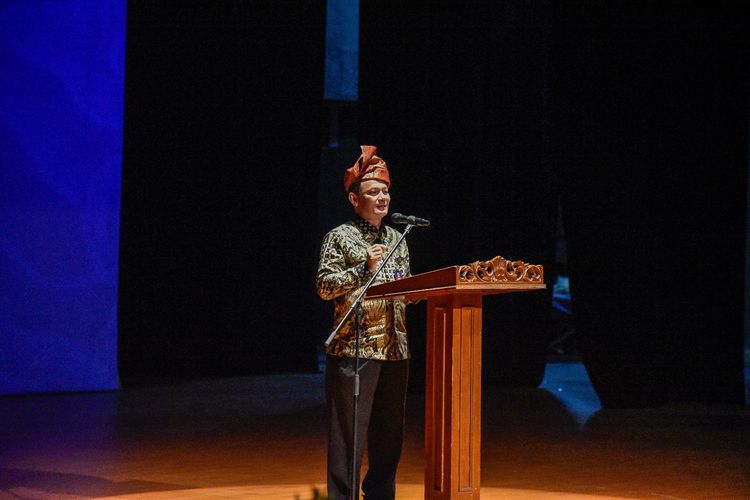 Sekretaris Utama BNPT terlihat memberikan sambutan dalam acara Youth of Indonesia (YoI) di Anjung Seni Idrus Tintin, Riau pada Rabu (11/9/2024). 