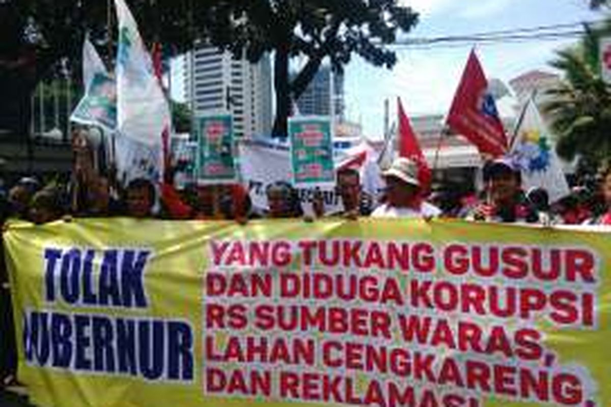 Buruh berjumlah ratusan mendatangi Balaikota DKI untuk berujuk rasa. Kamis (29/9/2016)
