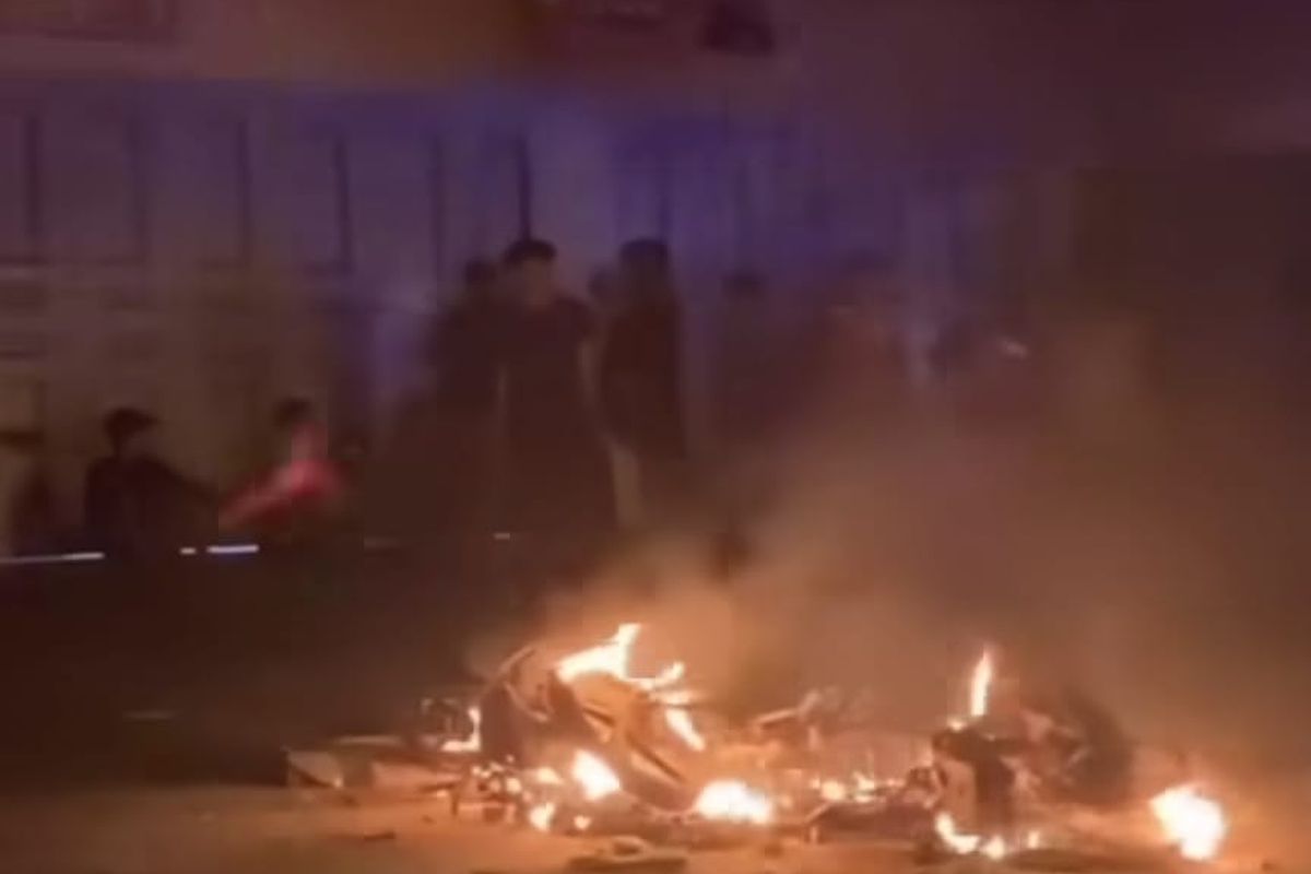 Sejumlah mahasiswa terlibat bentrok di Jalan Pelita I, Kelurahan Sidorame Barat II, Kecamatan Medan Perjuangan, Kota Medan. 