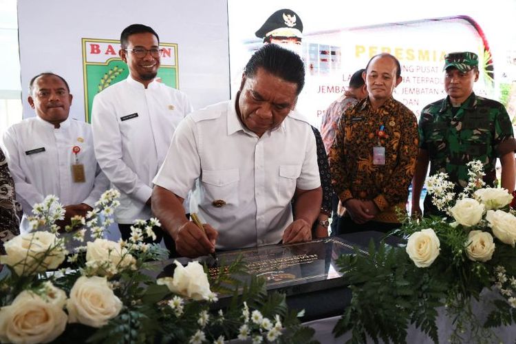 Pemprov Banten resmikan Gedung Pusat Layanan Usaha Terpadu (PLUT).