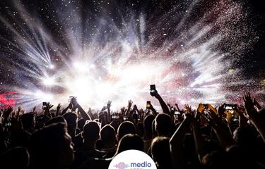 Popularitas sebuah grup K-pop juga semakin diperkuat lewat tur skala internasional.