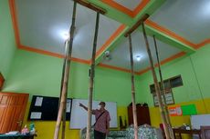 Atap SD di Kabupaten Semarang Retak, Disangga Bambu agar Tak Ambrol