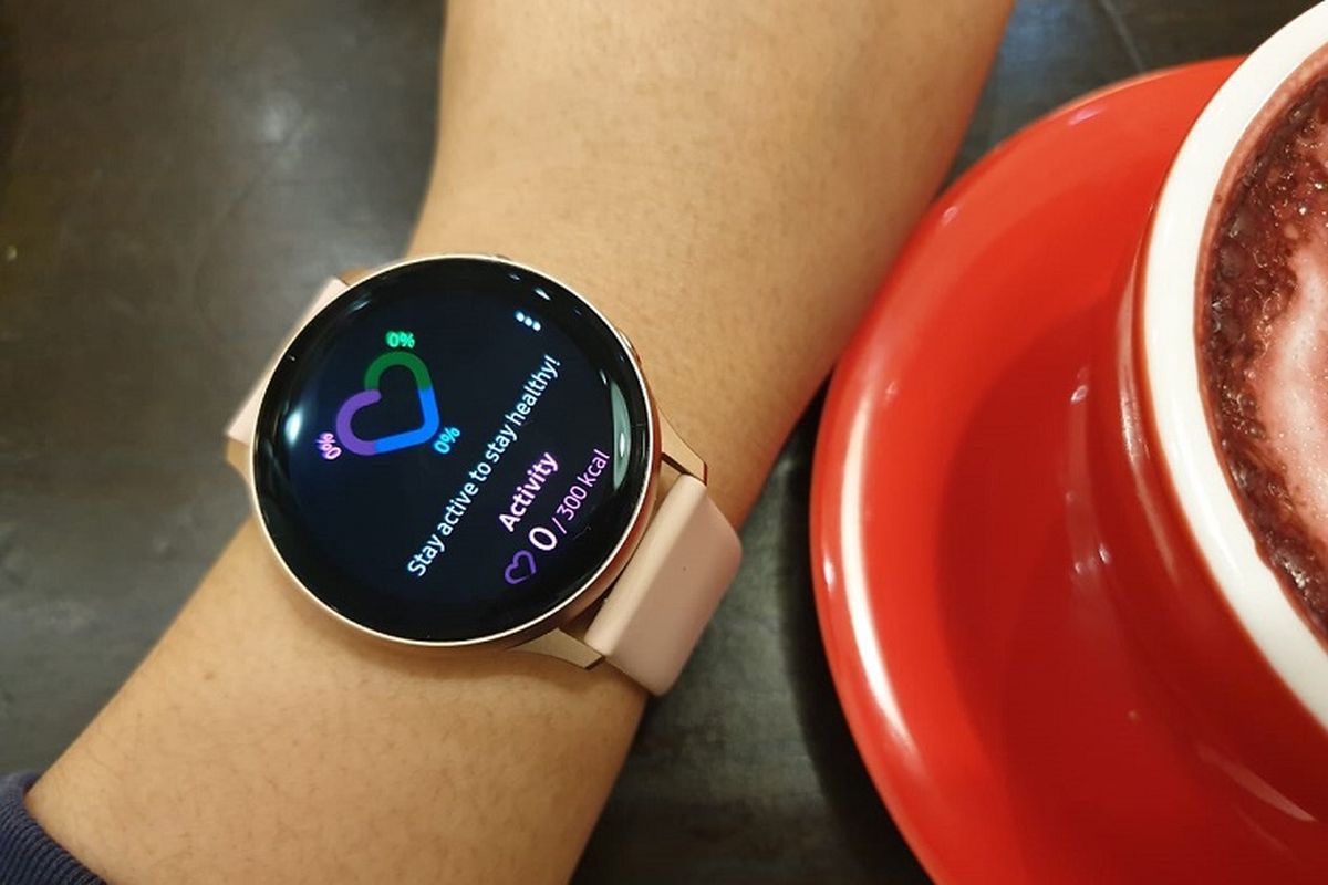 Tidak hanya modis di pergelangan tangan, Galaxy Watch Active 2 juga memiliki fitur untuk memantau kesehatan dan kebugaran.