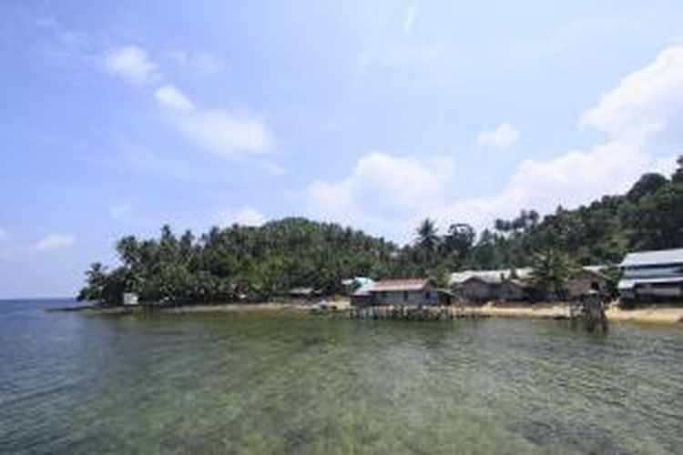 Salah satu pesona keindahan di perairan Pulau Karimata, Kabupaten Kayong Utara, Kalimantan Barat.
