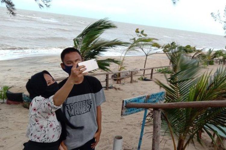 Pantai Tanjung Langka, Kabupaten Bangka Tengah, Provinsi Bangka Belitung.