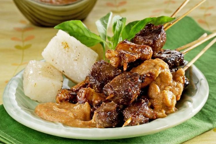 Resep Sate Hati Ampela Bumbu Rujak, Makan dengan Lontong