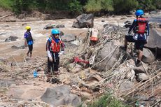 Tidak Libur Lebaran, 21 Anggota Jabar Quick Response Bantu Operasi SAR Evakuasi Korban Banjir Bandang Sumedang