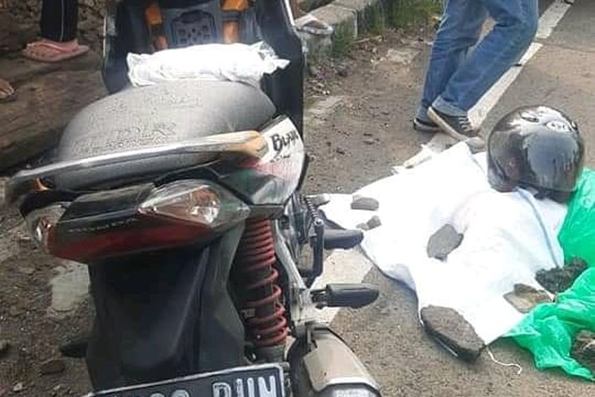 Seorang pria bunuh diri dengan menabrakkan diri ke kereta yang sedang melintas di perlintasan rel Mangga Dua di Jalan Gunung Sahari, Pademangan, Jakarta Utara pada Minggu (20/6/2021) sore.