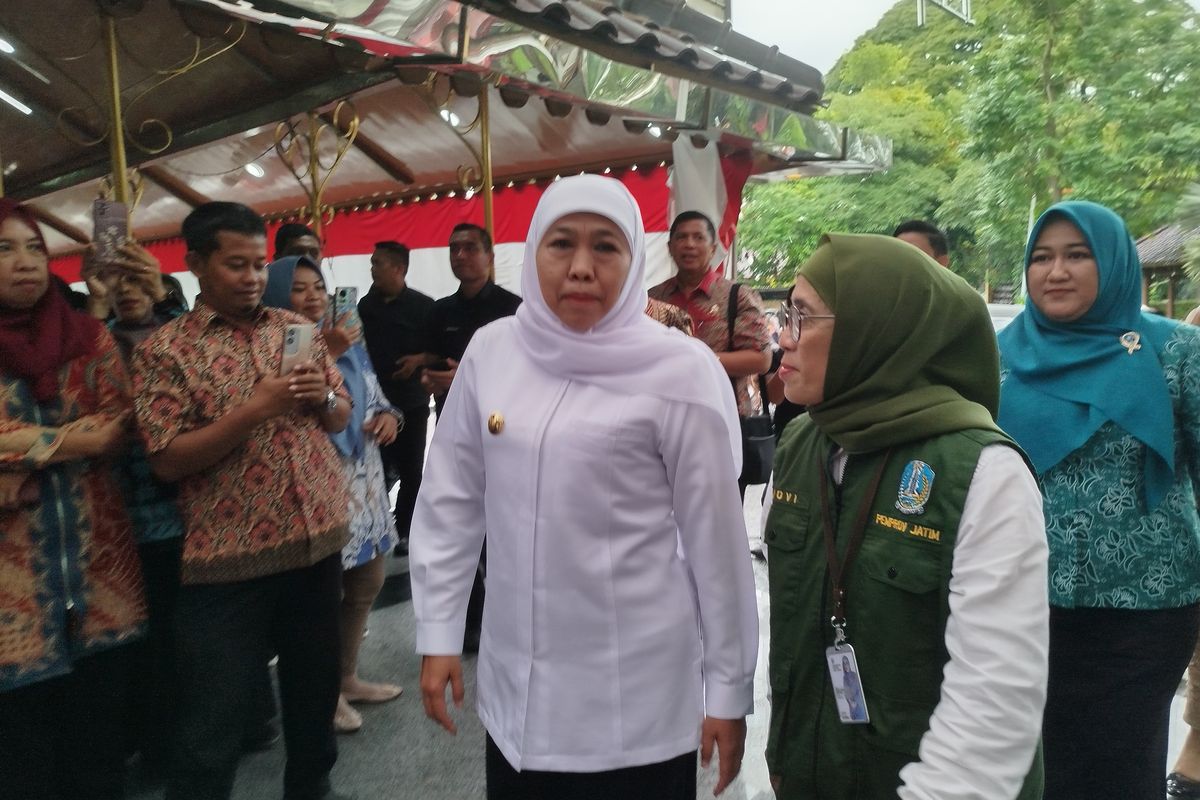 Gubernur Jatim, Khofifah Indar Parawansa saat berkunjung ke Kabupaten Bangkalan, Jumat (23/5/2025). 