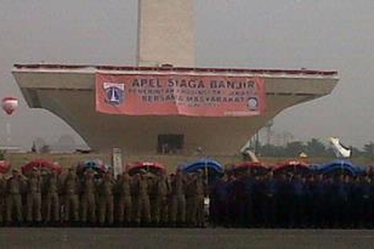 Appel Kesiapsiagaan Penanggulangan Banjir Tahun 2011 digelar di Silang Monas, Jakarta, Rabu (30/11/2011).