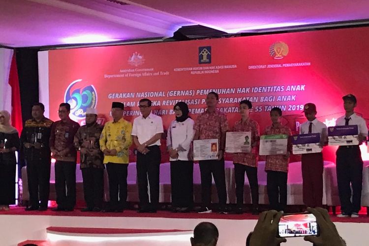 Direktorat Jenderal Pemasyarakatan Kementerian Hukum dan Hak Asasi Manusia menyerahkan kartu identitas kepada 1.103 anak dari Lembaga Pemasyarakatan Khusus Anak (LPKA) seluruh Indonesia, Senin (25/3/2019).