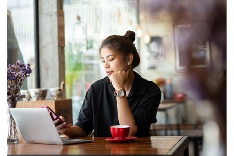 Ilustrasi transaksi online.