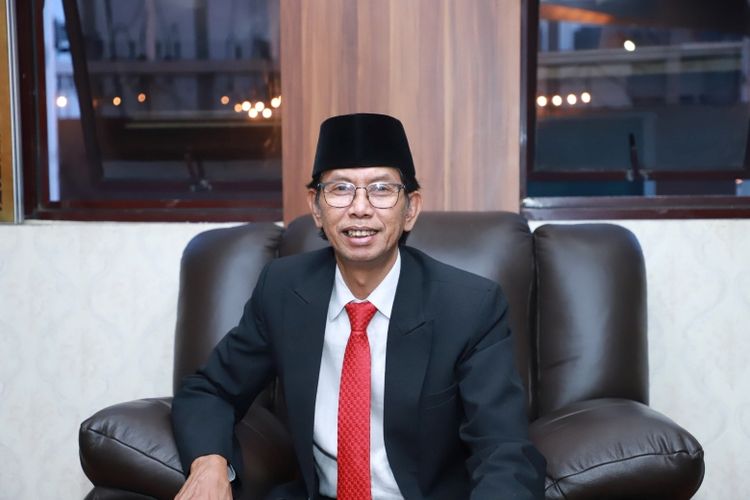 Ketua Dewan Perwakilan Rakyat Daerah (DPRD) Kota Surabaya sekaligus Ketua Badan Anggaran Adi Sutarwijono. 