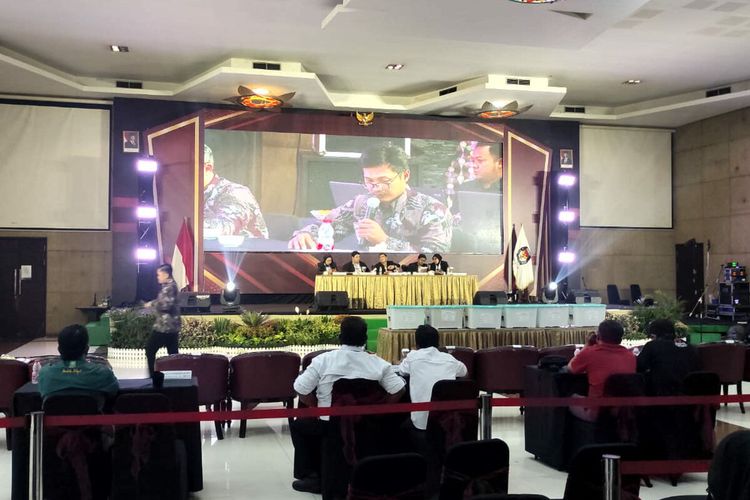 Rapat Pleno penetapan hasil pemungutan suara Pilkada Kota Blitar yang berlangsung di Hotel Puri Perdana, Kota Blitar, Rabu (4/12/2024)