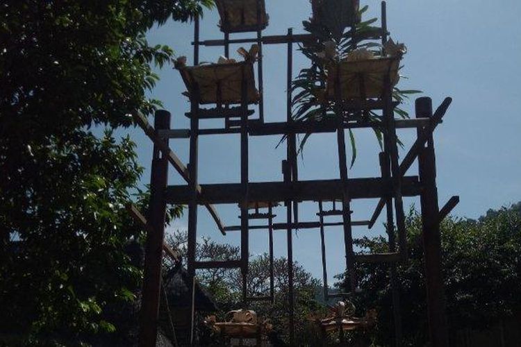 Ayunan Jantra di Desa Adat Tenganan Pegeringsingan, Kecamatan Manggis, Kabupaten Karangasem.
