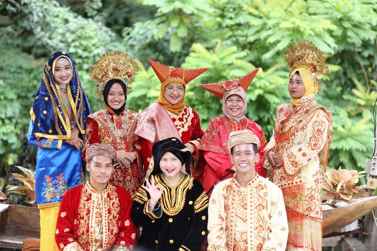 Daftar Baju Adat, Rumah Adat, Senjata Tradisional, dan Tarian Adat di