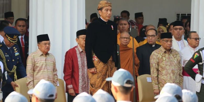 Berbusana Jawa Jokowi Jadi Inspektur Upacara Peringatan Hari Lahir Pancasila