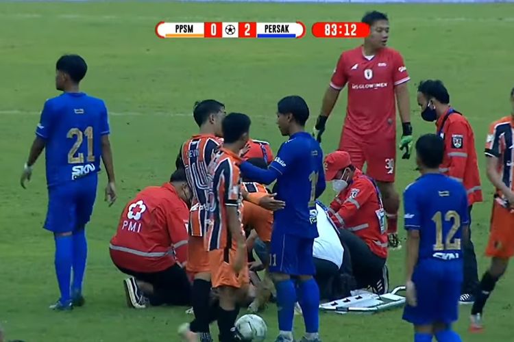 Insiden keras dalam laga PPSM Sakti Magelang vs Persak Kebumen pada matchday perdana Grup D Liga 3 Jawa Tengah 2021.