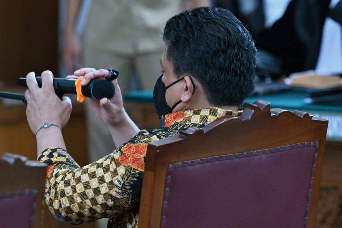 Former Indonesian police two-star general Ferdy Sambo, who is accused of murdering bodyguard Nofriansyah Yosua Hutabarat, adjusts his microphone during his trial at the South Jakarta court in Jakarta on October 17, 2022. The high-profile murder trial of one of Indonesia's most senior police officers begins October 17 in a litmus test for the accountability of the country's force after a stadium disaster this month was blamed on them. (Photo by ADEK BERRY / AFP)