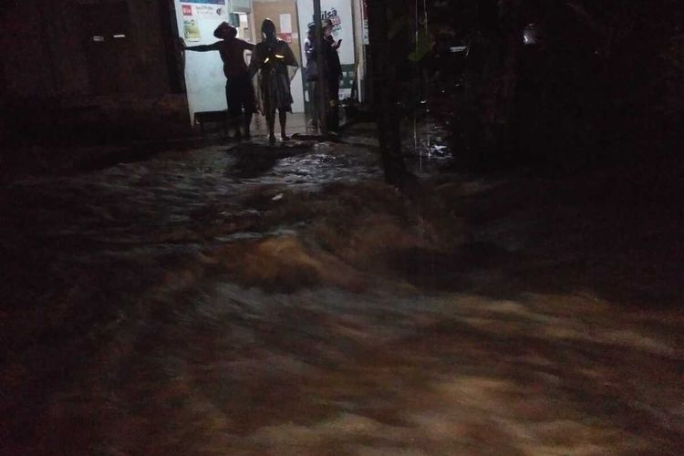 Tanggul Sungai Jebol Sejumlah Rumah Di Banyumas Terendam Banjir