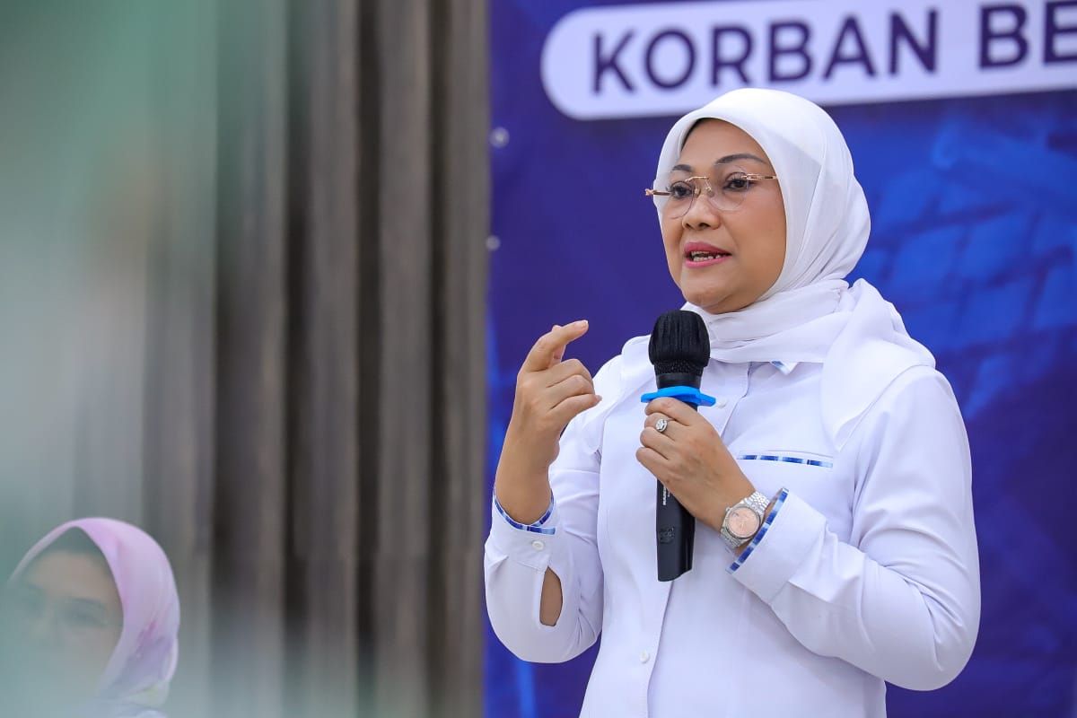 Menteri Ketenagakerjaan Ida Fauziyah menyampaikan sambutan dalam berbagai acara sektor ketenagakerjaan.