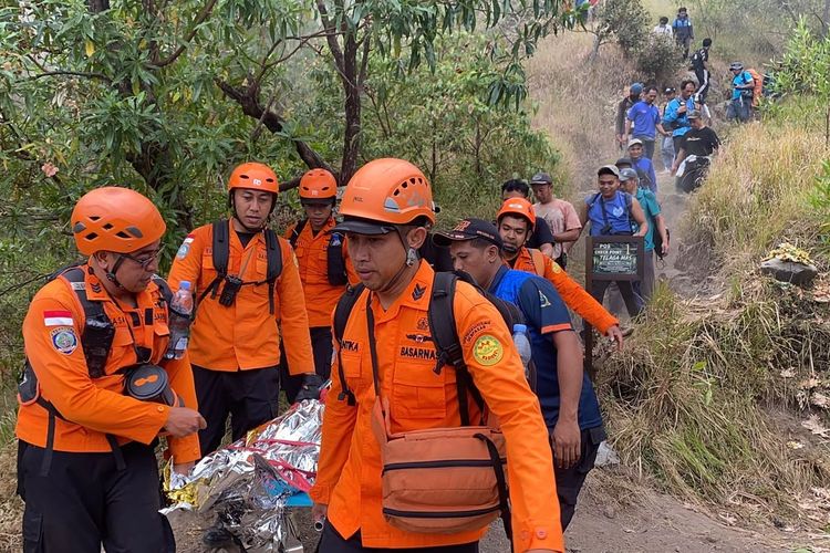 Pendaki Kerap Jatuh, Pemandu Lokal Gunung Agung Bali Berharap Ada Bantuan Tandu