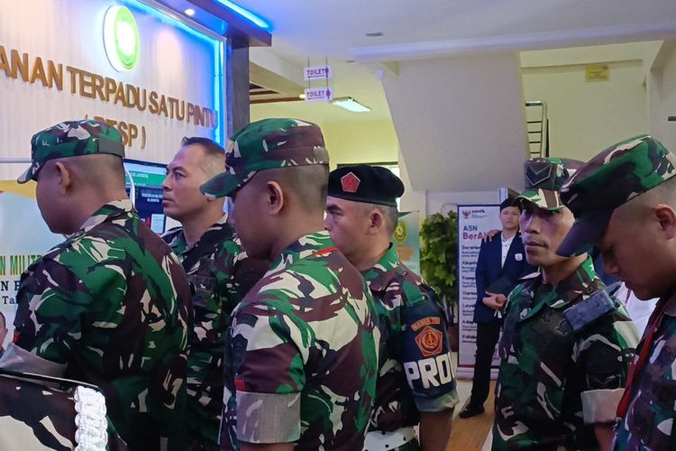 Foto Anggota Tni Pembunuh Imam Masykur Jalani Sidang Pakai Seragam