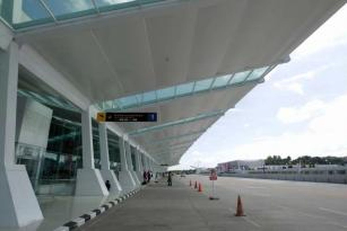 Kemegahan terminal baru Bandara Sepinggan Balikpapan, Kalimantan Timur, Rabu (13/8/2014). Terminal yang dibangun dengan investasi sebesar Rp 2 triliun dan memiliki luas 110.000 meter persegi ini mampu menampung 10 juta penumpang per tahun.