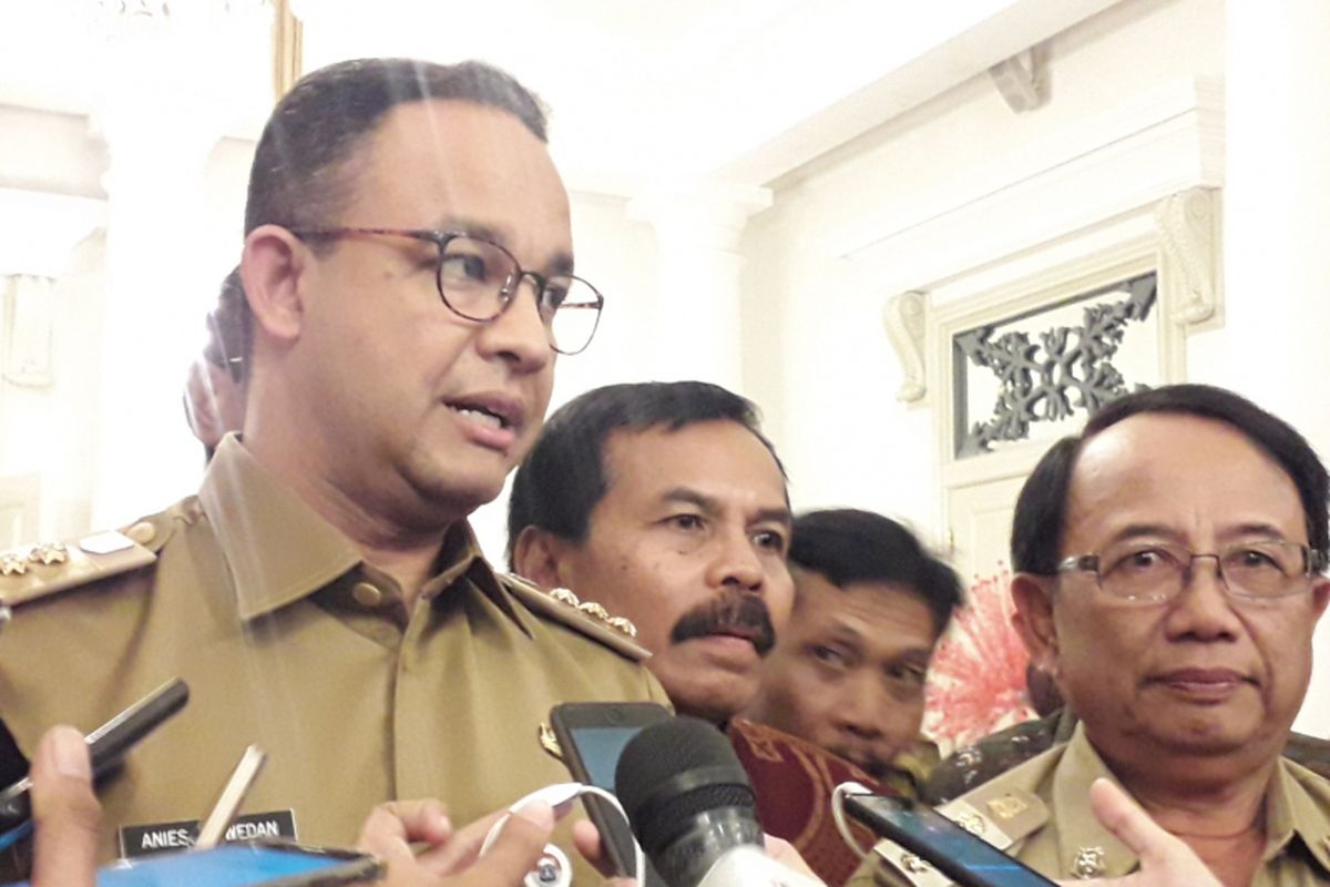 Anies Baswedan bersama Bupati Blitar Rijanto di Balai Kota, Senin (9/8/2018)