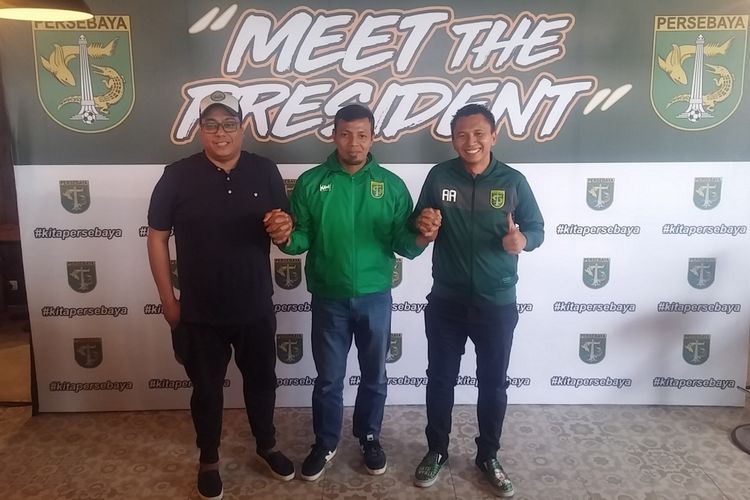 Bejo Sugiantoro (tengah) diangkat sebagai pelatih tim Persebaya U-19.